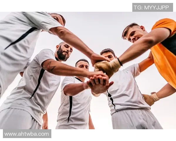 足球瞬间的魅力接力图集展现激情与团队精神的完美结合